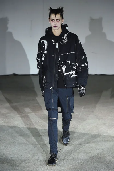 Look 10